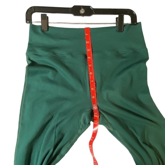 Green athletic leggings- no brand SZ large no pockets, ribbed, flare leg - Picture 4 of 7